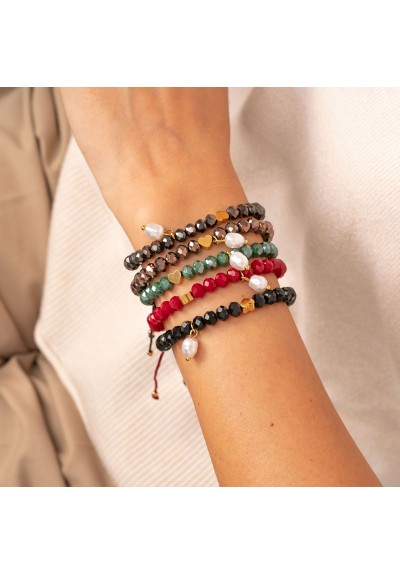 Bραχιόλι με μαύρες χάνδρες, χρυσή καρδιά, και  κρεμαστό μαργαριτάρι  από την Excite Fashion Jewellery. B-1424-05-10-5 Bραχιόλι με μαύρες χάνδρες, χρυσή καρδιά, και  κρεμαστό μαργαριτάρι  από την Excite Fashion Jewellery. B-1424-05-10-5