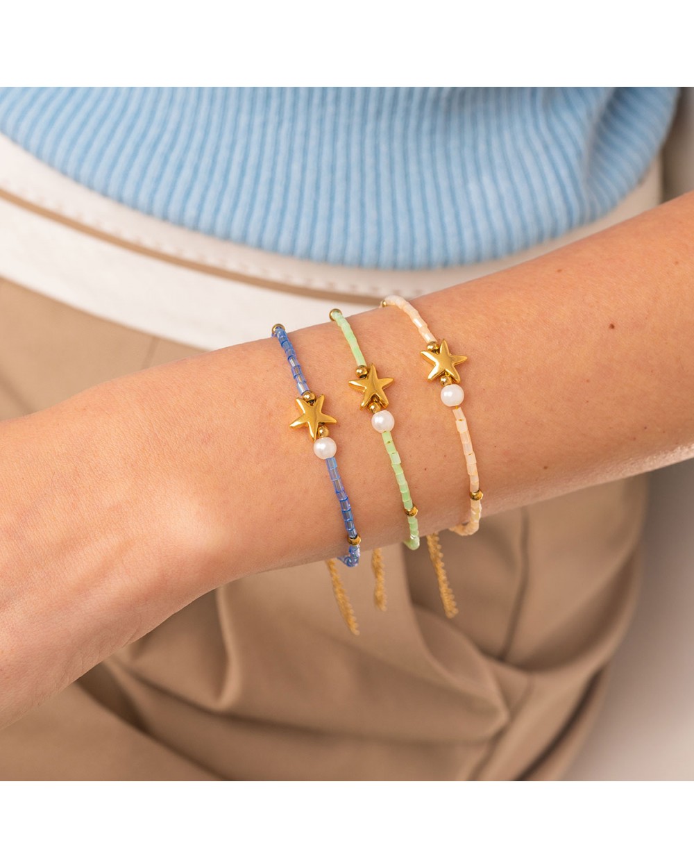 Χειροποίητο βραχιόλι αστερίας της Excite Fashion Jewellery, με nude χάντρες, χρυσές μεταλλικές και περλίτσα. B-1727-01-12-4 Κοσμήματα Χειροποίητο βραχιόλι αστερίας της Excite Fashion Jewellery, με nude χάντρες, χρυσές μεταλλικές και περλίτσα. B-1727-01-12-4 Κοσμήματα