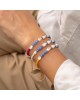 Χειροποίητο βραχιόλι της Excite Fashion Jewellery, με κοχυλάκια, λευκές, και μπλε-λευκές ριγέ χάντρες. B-1762-17 Κοσμήματα