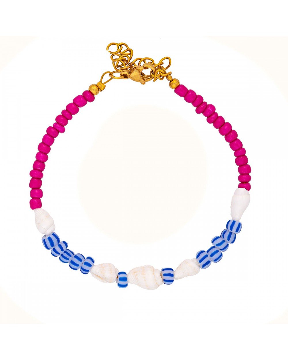 Χειροποίητο βραχιόλι της Excite Fashion Jewellery, με κοχυλάκια, φούξια, και μπλε-λευκές χάντρες.  B-1762-32 Κοσμήματα