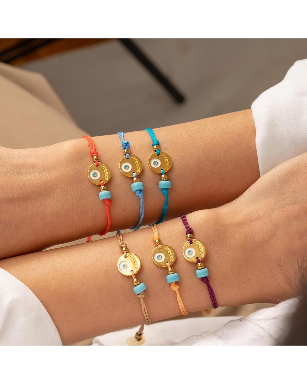 Χειροποίητο βραχιόλι της Excite Fashion Jewellery, μακραμέ, γαλάζιο κορδόνι, επίχρυσο μοτίφ με ματάκι και τιρκουάζ χάντρα. B-1771-14 Κοσμήματα Χειροποίητο βραχιόλι της Excite Fashion Jewellery, μακραμέ, γαλάζιο κορδόνι, επίχρυσο μοτίφ με ματάκι και τιρκουάζ χάντρα. B-1771-14 Κοσμήματα