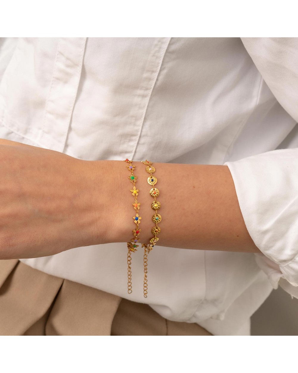 Βραχιόλι της Excite Fashion Jewellery, λουλουδάκια, με πολυχρωμο σμάλτο, από ανοξείδωτο επίχρυσο ατσάλι. B-1796-2 Κοσμήματα Βραχιόλι της Excite Fashion Jewellery, λουλουδάκια, με πολυχρωμο σμάλτο, από ανοξείδωτο επίχρυσο ατσάλι. B-1796-2 Κοσμήματα