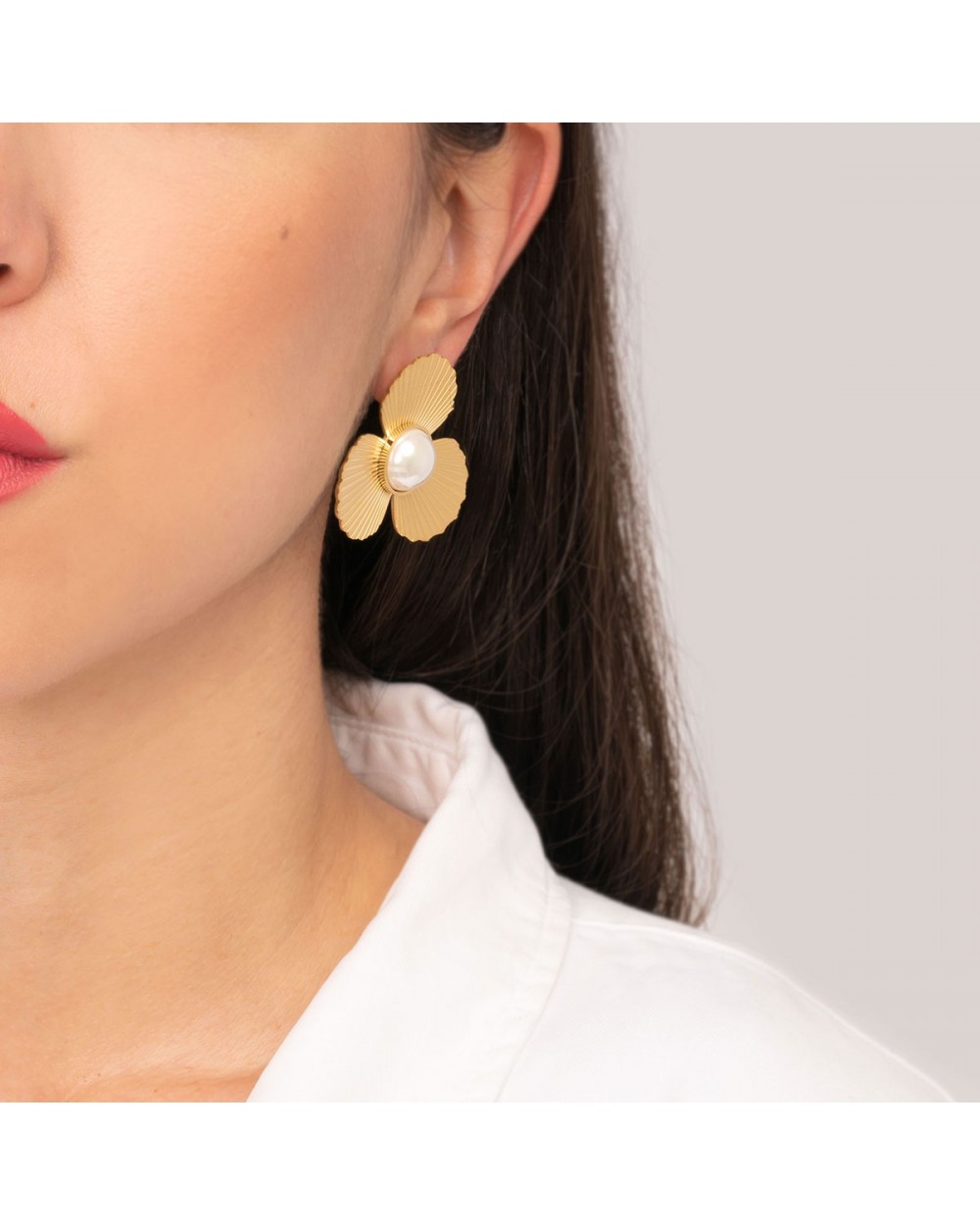 Εντυπωσιακά σκουλαρίκια από την Excite Fashion Jewellery με μοτιβο αχιβάδες στολισμένα με πέρλα από ανοξείδωτο (δεν μαυρίζει) επιχρυσωμένο ατσάλι. E-YH1323A-G-65 Κοσμήματα
