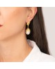 Κρεμαστά σκουλαρίκια από την Excite Fashion Jewellery, με οβαλ κρεμαστή πέρλα και ανάγλυφο σχέδιο με μικρές περλίτσς από ανοξείδωτο (δεν μαυρίζει) επιχρυσωμένο ατσάλι. E-YH1724A-G-9 Κοσμήματα Κρεμαστά σκουλαρίκια από την Excite Fashion Jewellery, με οβαλ κρεμαστή πέρλα και ανάγλυφο σχέδιο με μικρές περλίτσς από ανοξείδωτο (δεν μαυρίζει) επιχρυσωμένο ατσάλι. E-YH1724A-G-9 Κοσμήματα