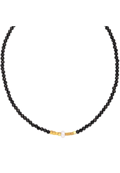 Κολιέ χειροποίητο, με μαύρες χάνδρες, επίχρυσα κυβάκια και περλίτσα  της Excite Fashion Jewellery. K-1429-07-10-66 Κολιέ χειροποίητο, με μαύρες χάνδρες, επίχρυσα κυβάκια και περλίτσα  της Excite Fashion Jewellery. K-1429-07-10-66
