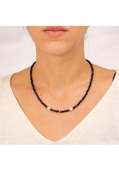 Κολιέ χειροποίητο, με περλίτσες, επίχρυσα στοιχεία,και μαύρες χάνδρες της Excite Fashion Jewellery. K-1430-07-10-66 Κολιέ χειροποίητο, με περλίτσες, επίχρυσα στοιχεία,και μαύρες χάνδρες της Excite Fashion Jewellery. K-1430-07-10-66