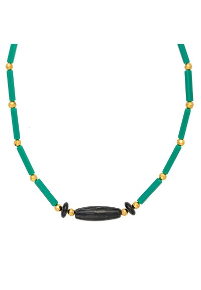 Κολιέ  από επιχρυσωμένο ανοξείδωτο ατσάλι (δεν μαυρίζει), με πράσινες πέτρες σωλήνα, χρυσές χάντρες και οβάλ μαύρη πέτρα, της Excite Fashion Jewellery. K-1741-01-18-105