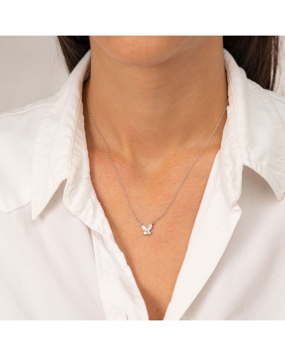 Κολιέ πεταλούδα με λευκά ζιργκόν από την Excite Fashion Jewellery, επιπλατιωνμένο ασήμι 925. K-3-S-11 Κοσμήματα Κολιέ πεταλούδα με λευκά ζιργκόν από την Excite Fashion Jewellery, επιπλατιωνμένο ασήμι 925. K-3-S-11 Κοσμήματα