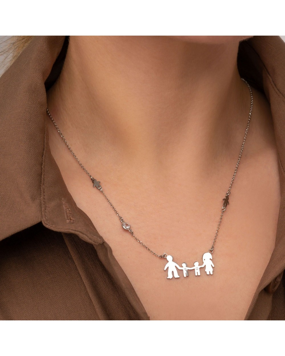 Κολιέ οικογένεια Excite Fashion Jewellery με μπαμπά μαμά και δύο αγοράκια από επιπλατινωμένο ασήμι 925. OIK-2-AGOR-S-115 Κοσμήματα Κολιέ οικογένεια Excite Fashion Jewellery με μπαμπά μαμά και δύο αγοράκια από επιπλατινωμένο ασήμι 925. OIK-2-AGOR-S-115 Κοσμήματα